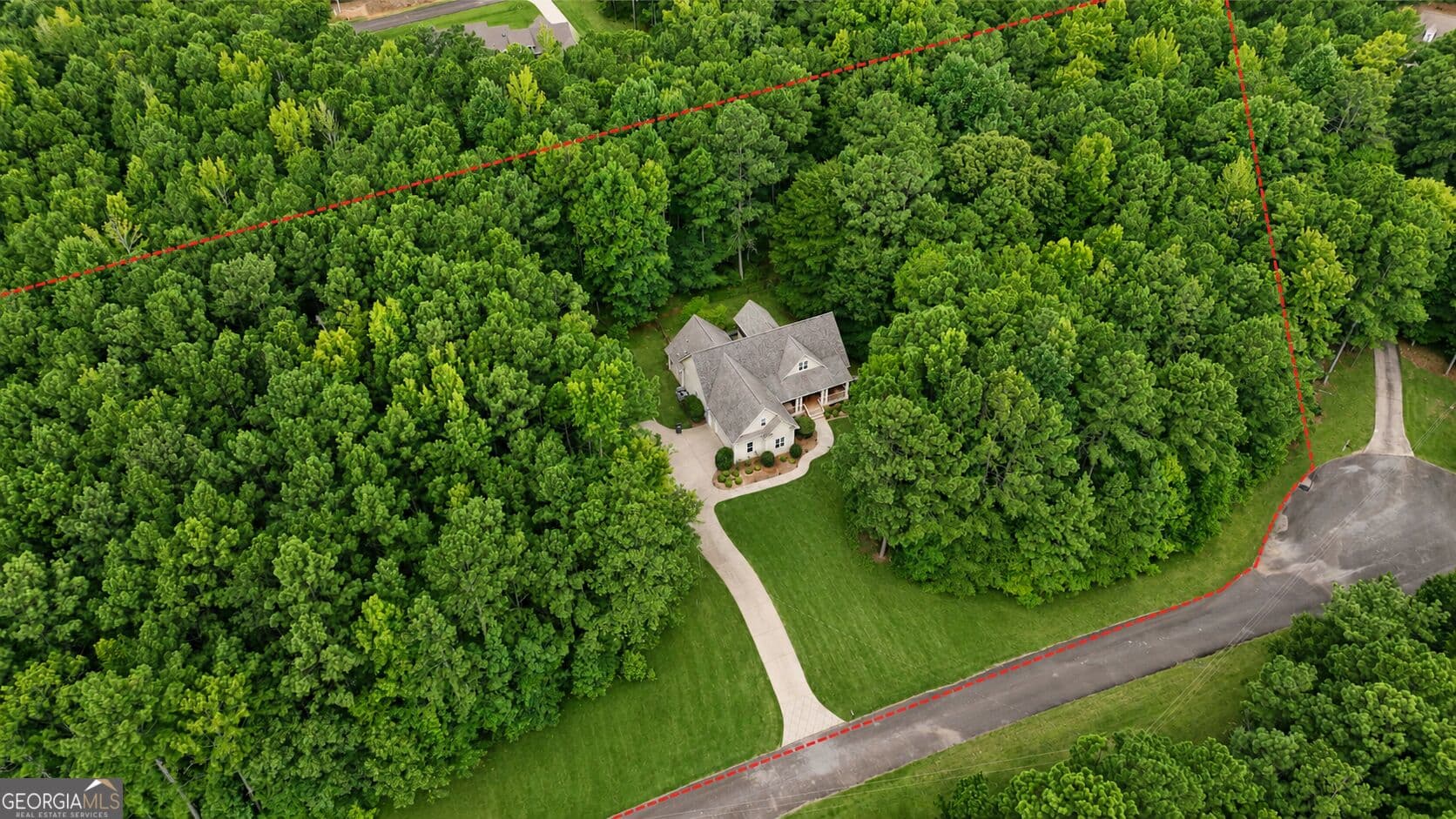 5 bedroom, 3 bathroom, 3,019 sq ft single family residence for sale at 405 Barouche Drive, Thomaston, GA 30286 — photo 3