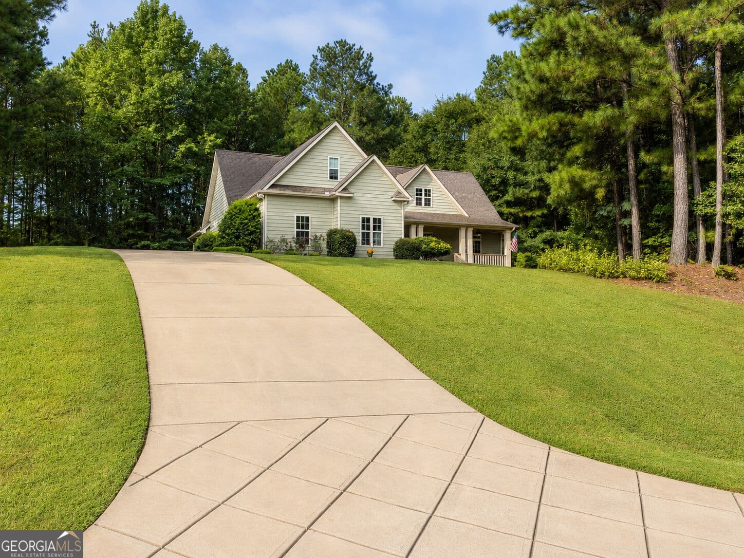 5 bedroom, 3 bathroom, 3,019 sq ft single family residence for sale at 405 Barouche Drive, Thomaston, GA 30286