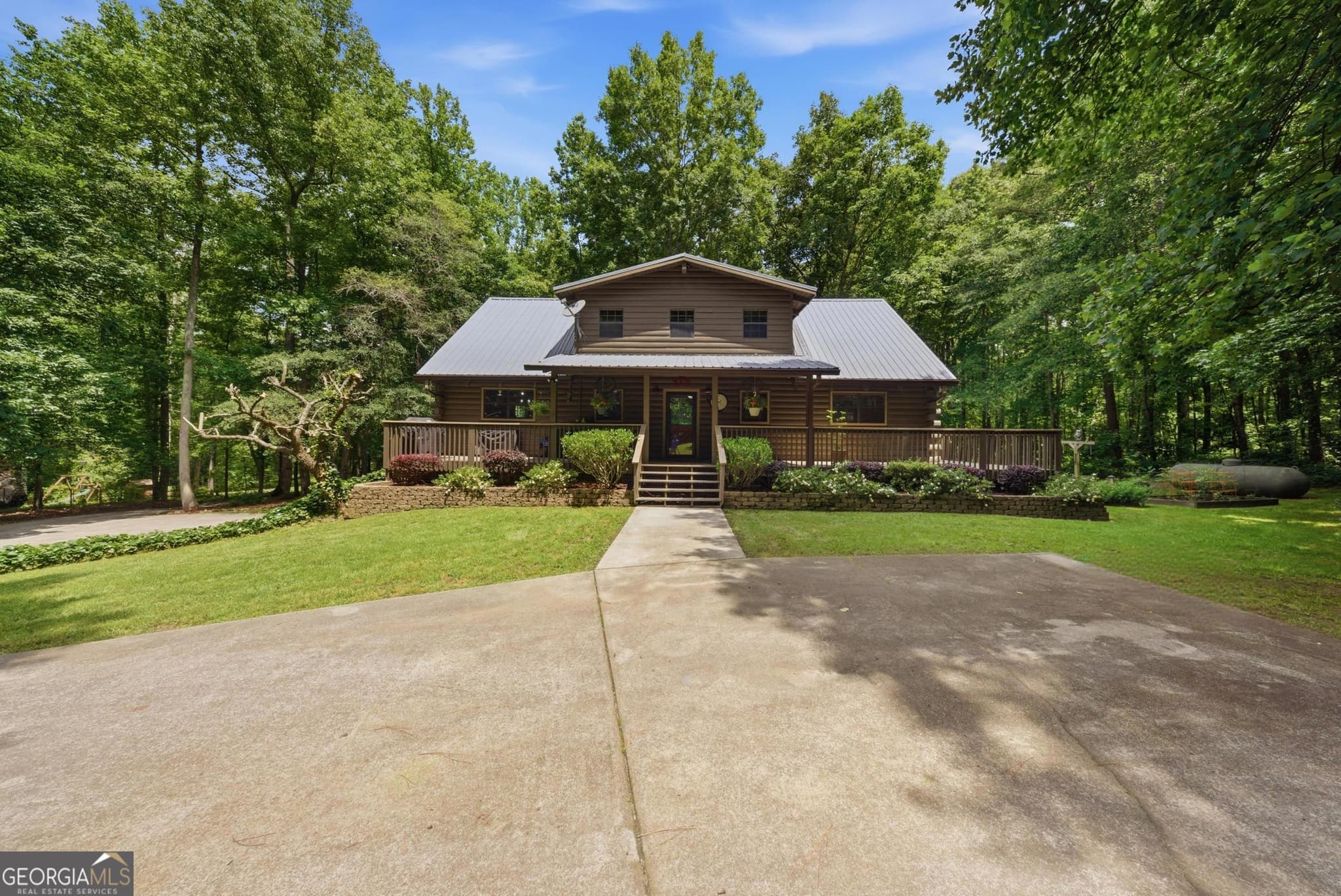3 bedroom, 2.5 bathroom, 2,517 sq ft cabin,single family residence for sale at 217 Browning Road, Villa Rica, GA 30180 — photo 1 of 45