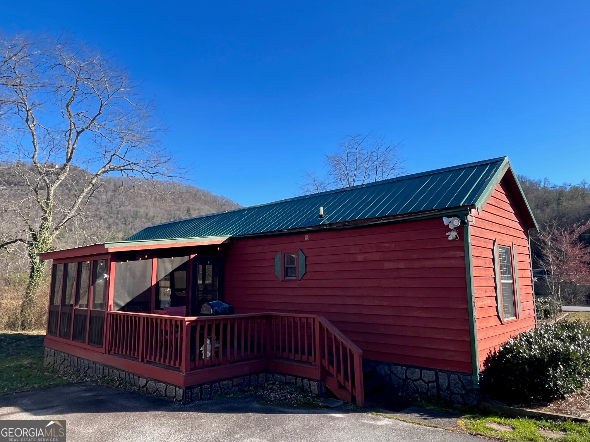 2 bedroom, 1 bathroom, 552 sq ft cabin,single family residence for sale at 356 River Vista Drive, Dillard, GA 30537