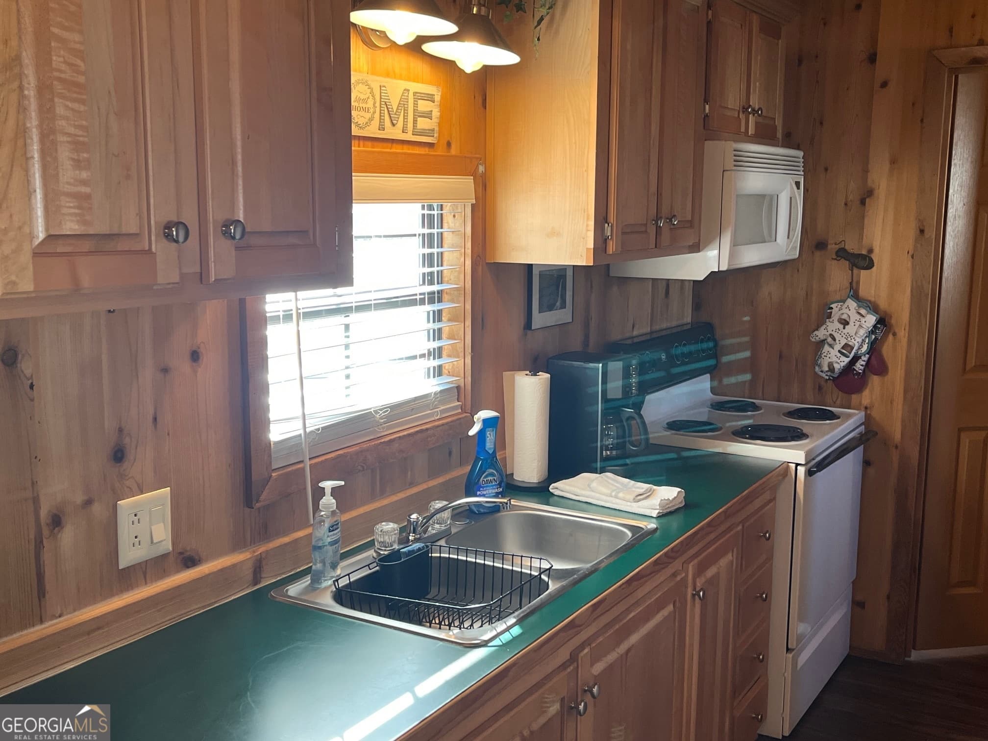 2 bedroom, 1 bathroom, 552 sq ft cabin,single family residence for sale at 356 River Vista Drive, Dillard, GA 30537 — photo 8