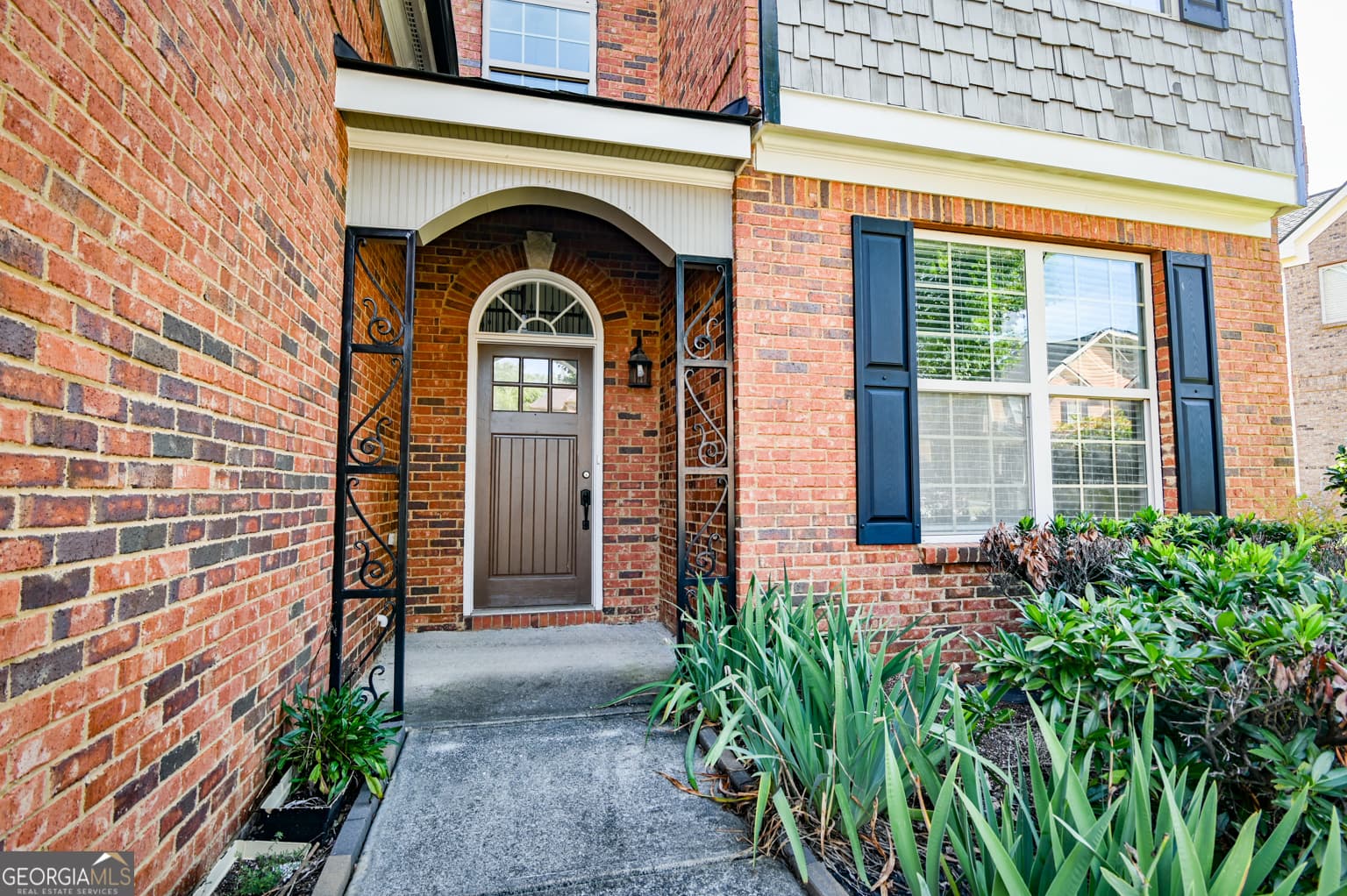 5 bedroom, 3.5 bathroom, 3,067 sq ft single family residence for sale at 407 Arbor Lane, Loganville, GA 30052 — photo 2