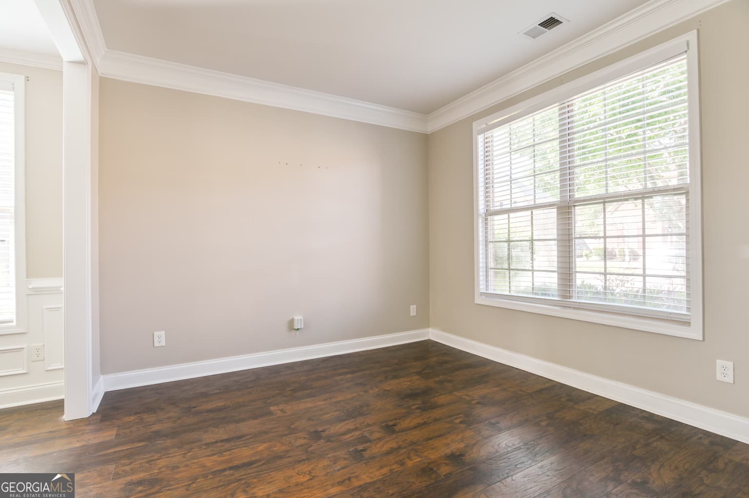 5 bedroom, 3.5 bathroom, 3,067 sq ft single family residence for sale at 407 Arbor Lane, Loganville, GA 30052 — photo 6