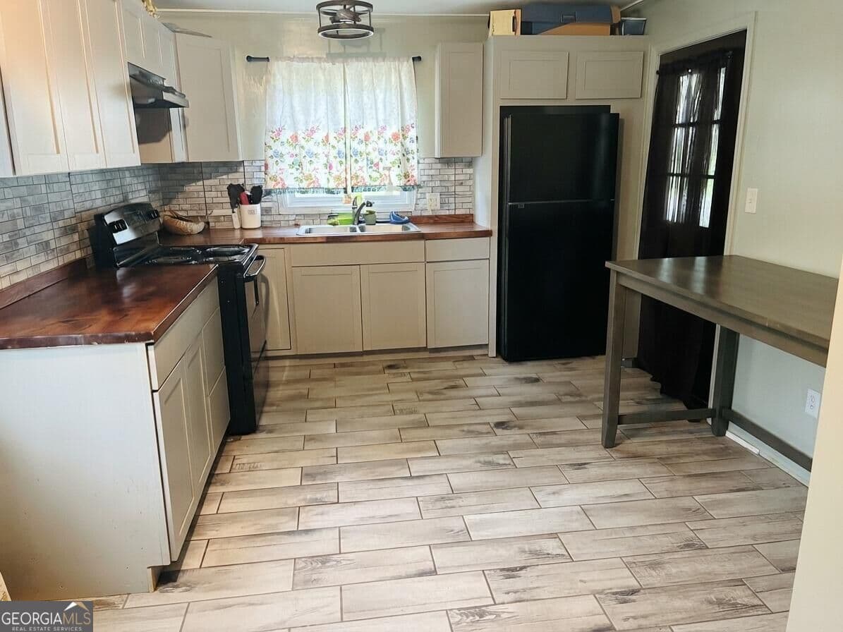 2 bedroom, 1 bathroom, 792 sq ft single family residence for sale at 184 Josey Avenue, East Dublin, GA 31027 — photo 2