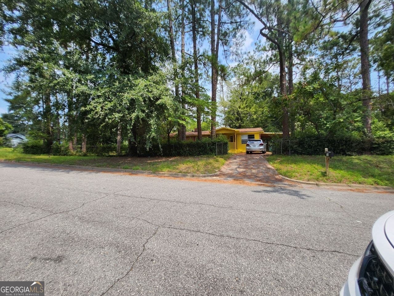 3 bedroom, 2 bathroom, 1,390 sq ft single family residence for sale at 700 Walnut Street, Albany, GA 31707 — photo 2
