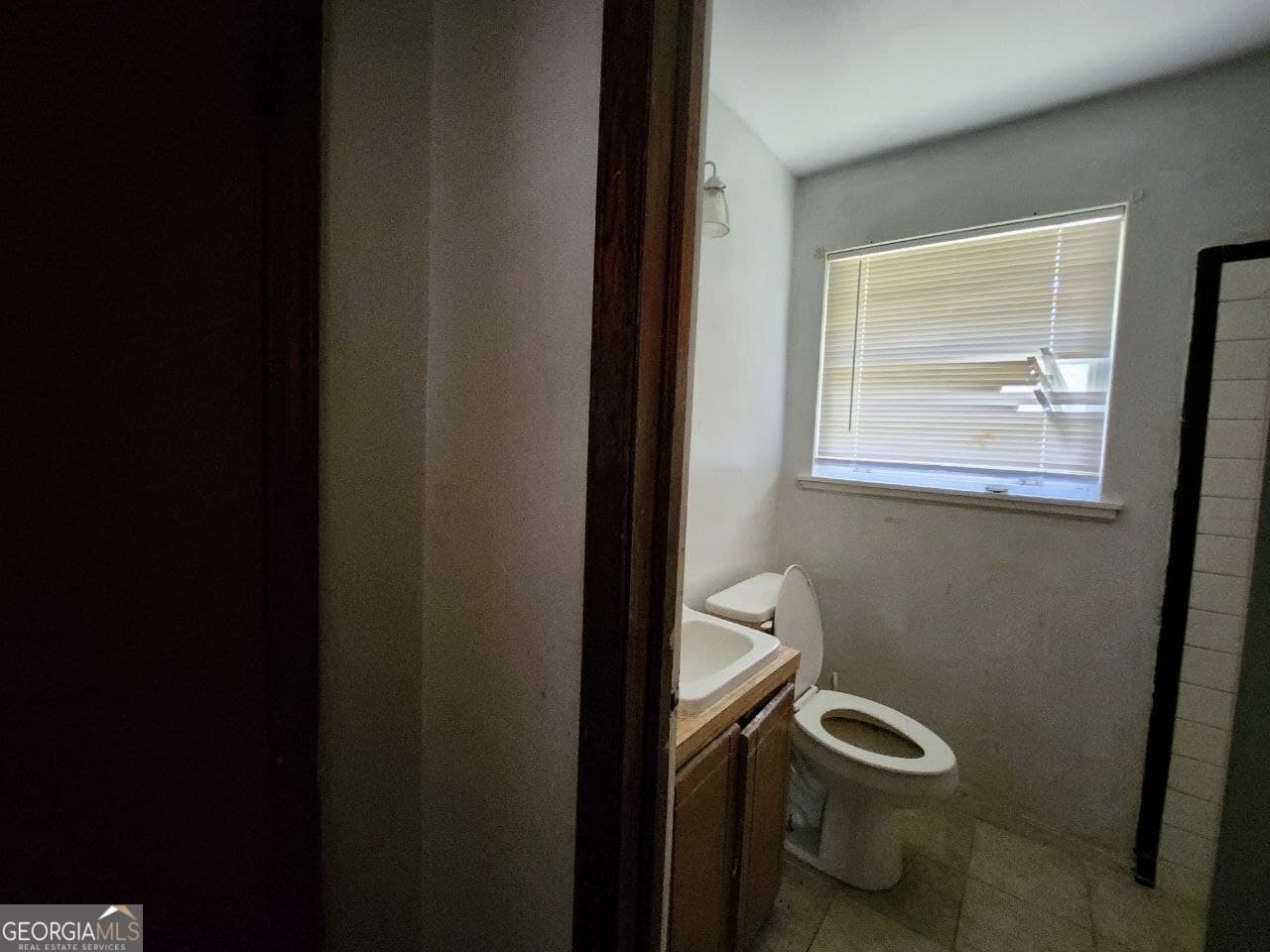 3 bedroom, 2 bathroom, 1,390 sq ft single family residence for sale at 700 Walnut Street, Albany, GA 31707 — photo 6