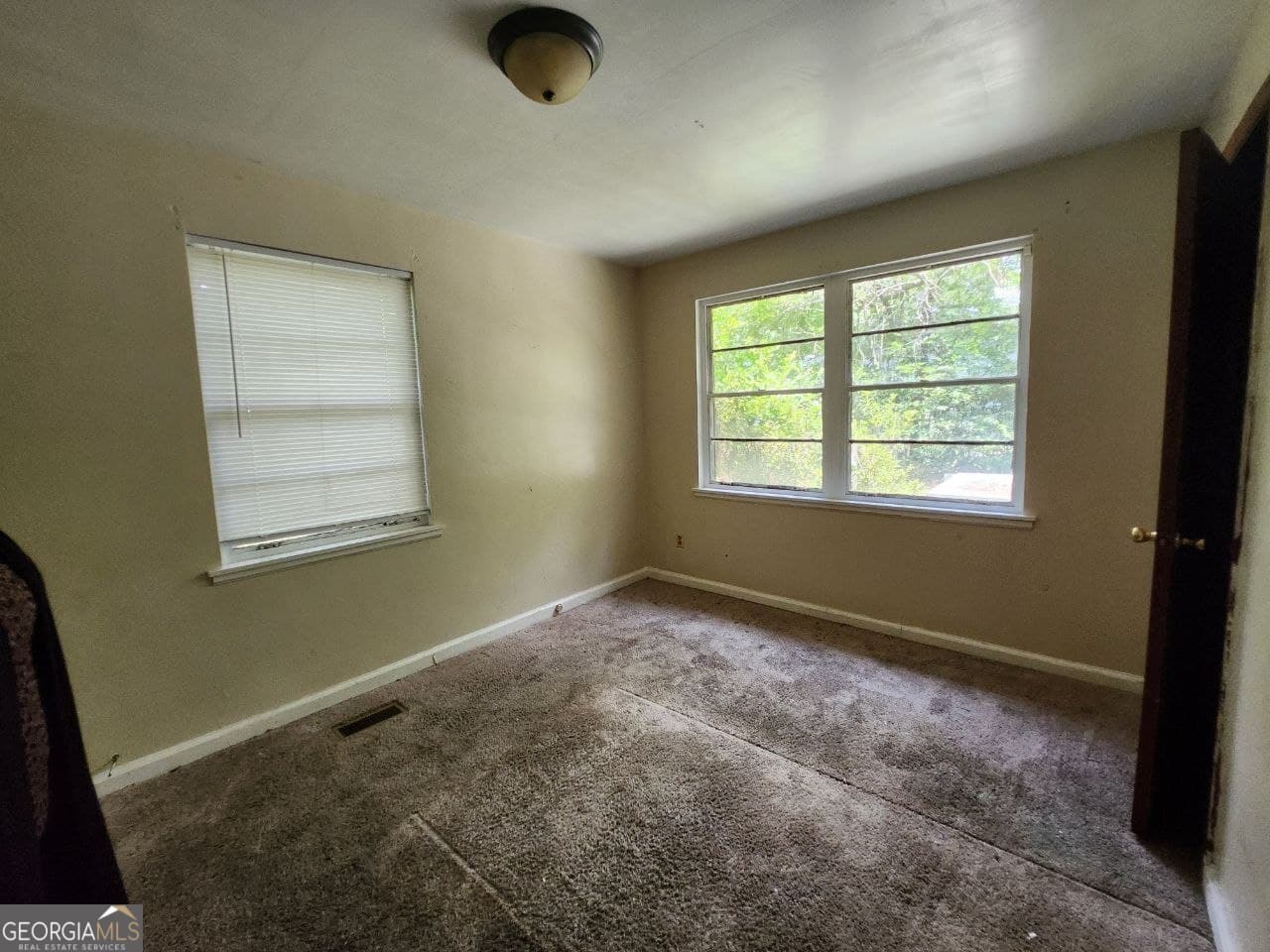 3 bedroom, 2 bathroom, 1,390 sq ft single family residence for sale at 700 Walnut Street, Albany, GA 31707 — photo 5