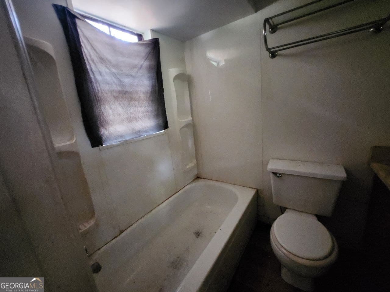 3 bedroom, 2 bathroom, 1,390 sq ft single family residence for sale at 700 Walnut Street, Albany, GA 31707 — photo 8