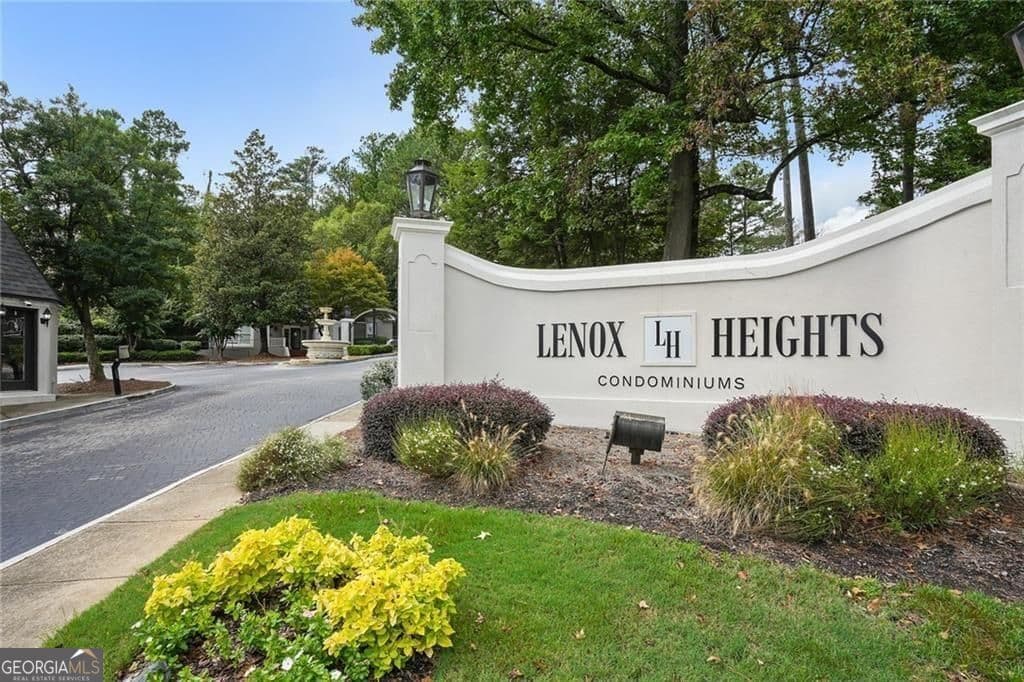 2 bedroom, 2 bathroom, 1,249 sq ft condominium for sale at 2201 Pine Heights Drive, Atlanta, GA 30324 — photo 2