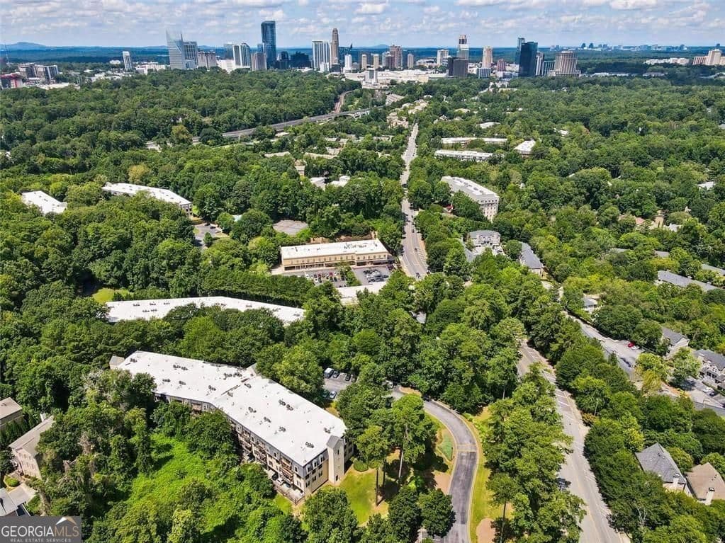 2 bedroom, 2 bathroom, 1,249 sq ft condominium for sale at 2201 Pine Heights Drive, Atlanta, GA 30324 — photo 4