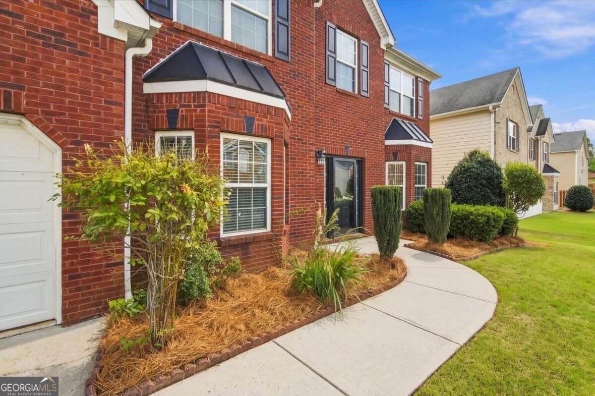 5 bedroom, 3 bathroom, 3,621 sq ft single family residence for sale at 7110 Smithers Way, Atlanta, GA 30331 — photo 2