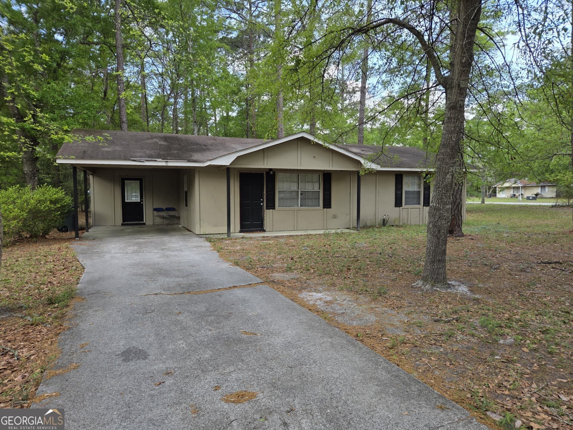 3 bedroom, 1 bathroom, 1,008 sq ft single family residence under contract at 219 Surrey Road, Hinesville, GA 31313 — photo 2
