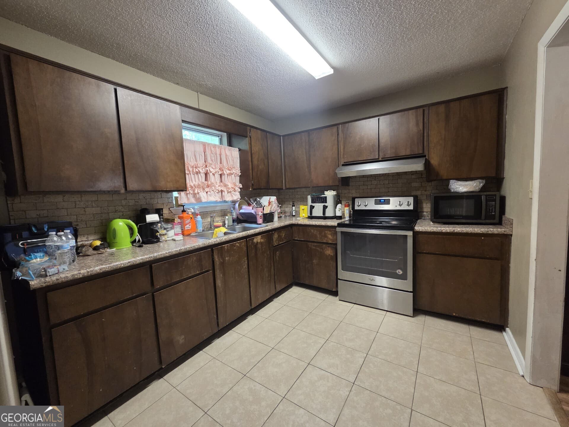 3 bedroom, 1 bathroom, 1,008 sq ft single family residence under contract at 219 Surrey Road, Hinesville, GA 31313 — photo 6