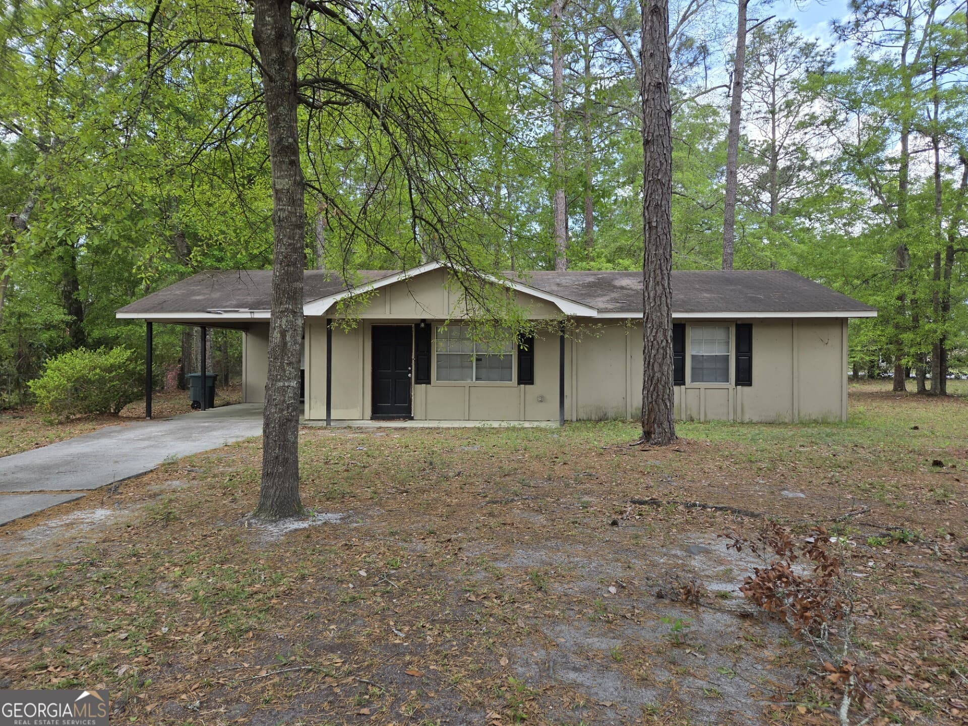 3 bedroom, 1 bathroom, 1,008 sq ft single family residence under contract at 219 Surrey Road, Hinesville, GA 31313 — photo 3