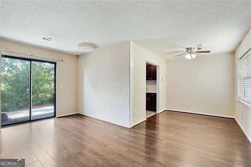 2 bedroom, 2 bathroom condominium for rent at 76 Sandalwood Circle, Lawrenceville, GA 30046 for $1,400 a month — photo 6