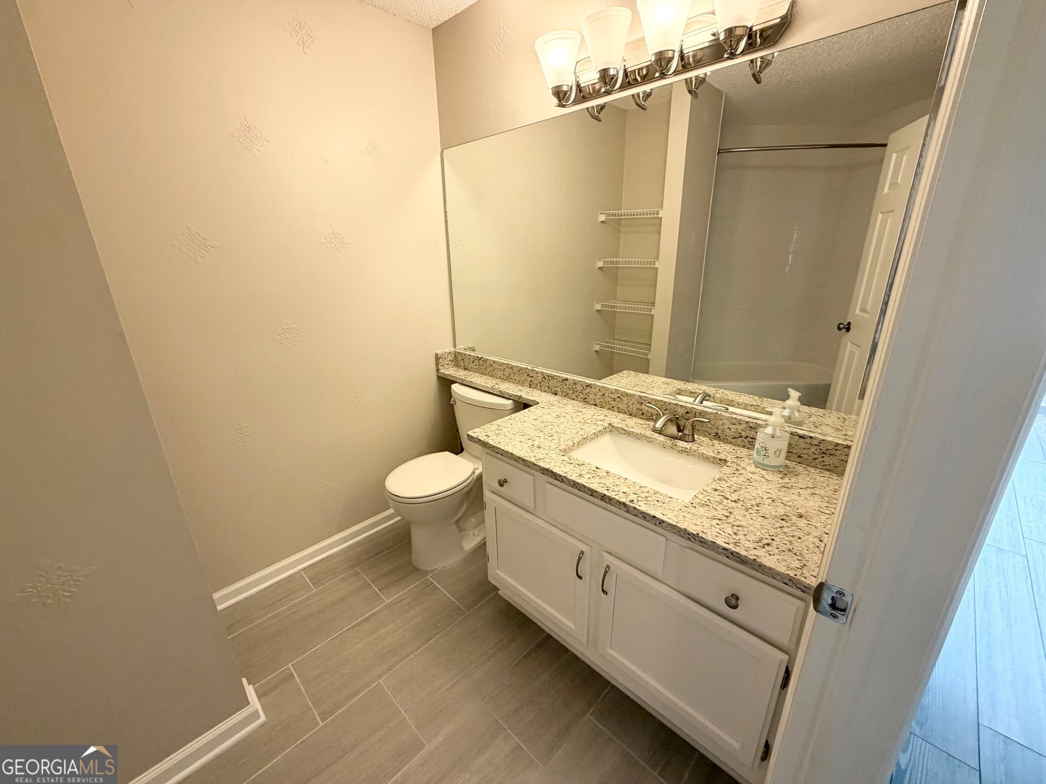 2 bedroom, 2 bathroom, 1,301 sq ft condominium for sale at 1015 Ridgefield Drive, Peachtree City, GA 30269 — photo 6
