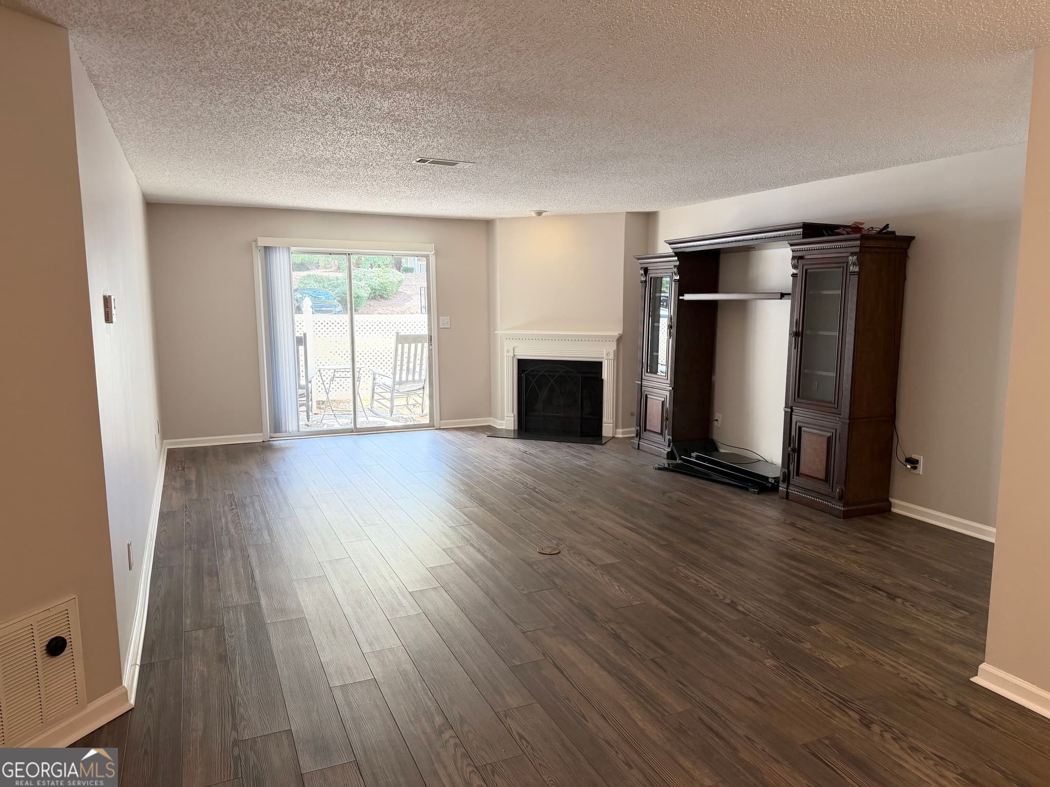 2 bedroom, 2 bathroom, 1,301 sq ft condominium for sale at 1015 Ridgefield Drive, Peachtree City, GA 30269 — photo 7