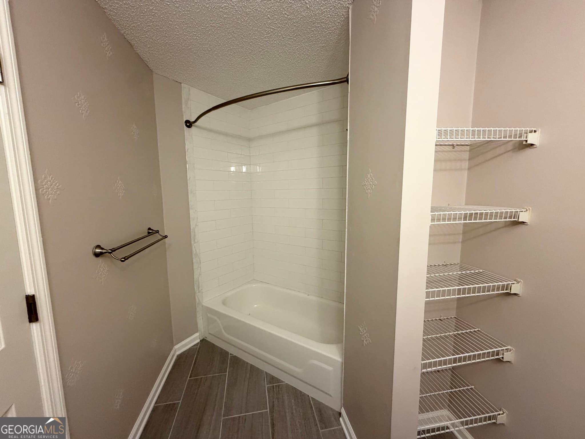 2 bedroom, 2 bathroom, 1,301 sq ft condominium for sale at 1015 Ridgefield Drive, Peachtree City, GA 30269 — photo 5