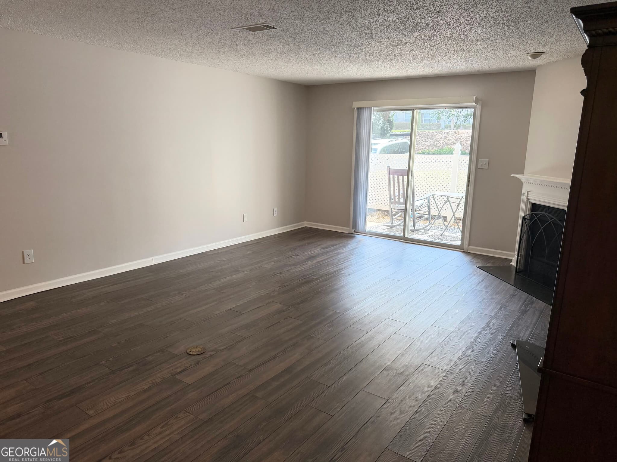 2 bedroom, 2 bathroom, 1,301 sq ft condominium for sale at 1015 Ridgefield Drive, Peachtree City, GA 30269 — photo 8