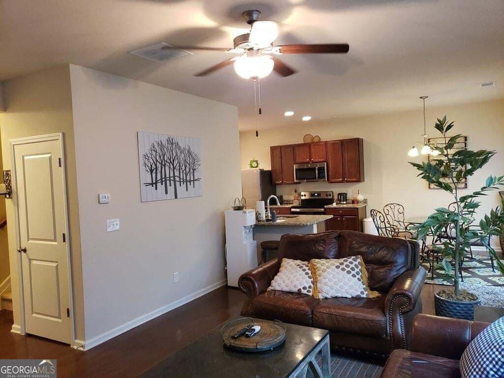 4 bedroom, 2.5 bathroom, 2,150 sq ft single family residence for rent at 323 Hardy Ives Lane US, Lawrenceville, GA 30045 for $2,300 a month — photo 2