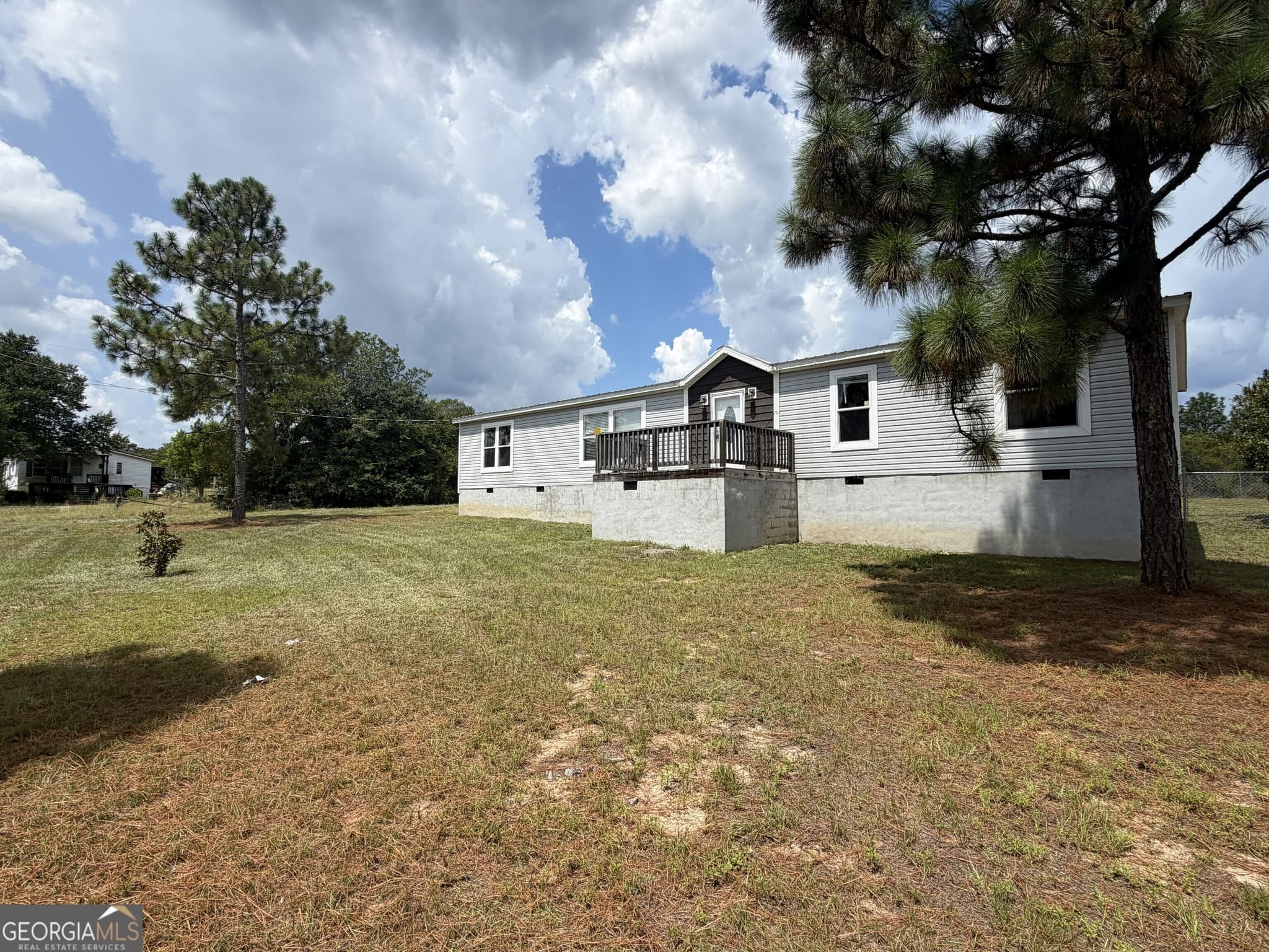 4 bedroom, 2 bathroom, 1,650 sq ft manufactured home,single family residence under contract at 2883 Carl Sutton Road, Lizella, GA 31052 — photo 2