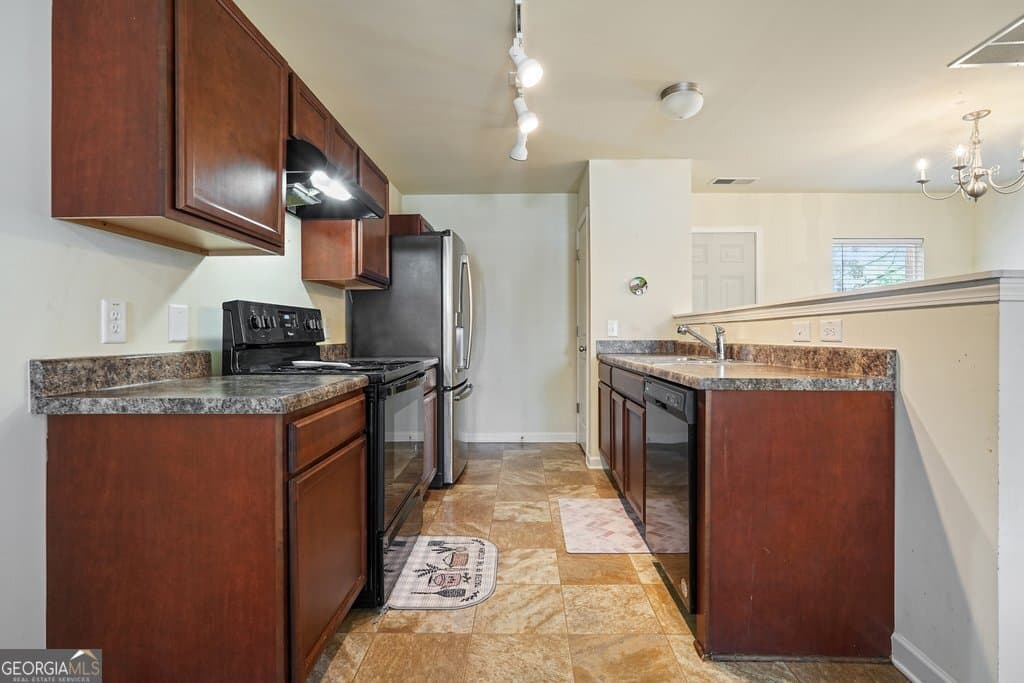 4 bedroom, 3 bathroom, 2,040 sq ft single family residence for sale at 18 Oxford Lane, Kingston, GA 30145 — photo 9
