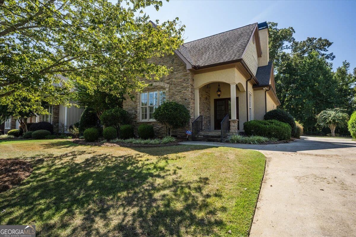 3 bedroom, 2 bathroom, 2,653 sq ft single family residence under contract at 427 Leamington Lane, Macon, GA 31220 — photo 2