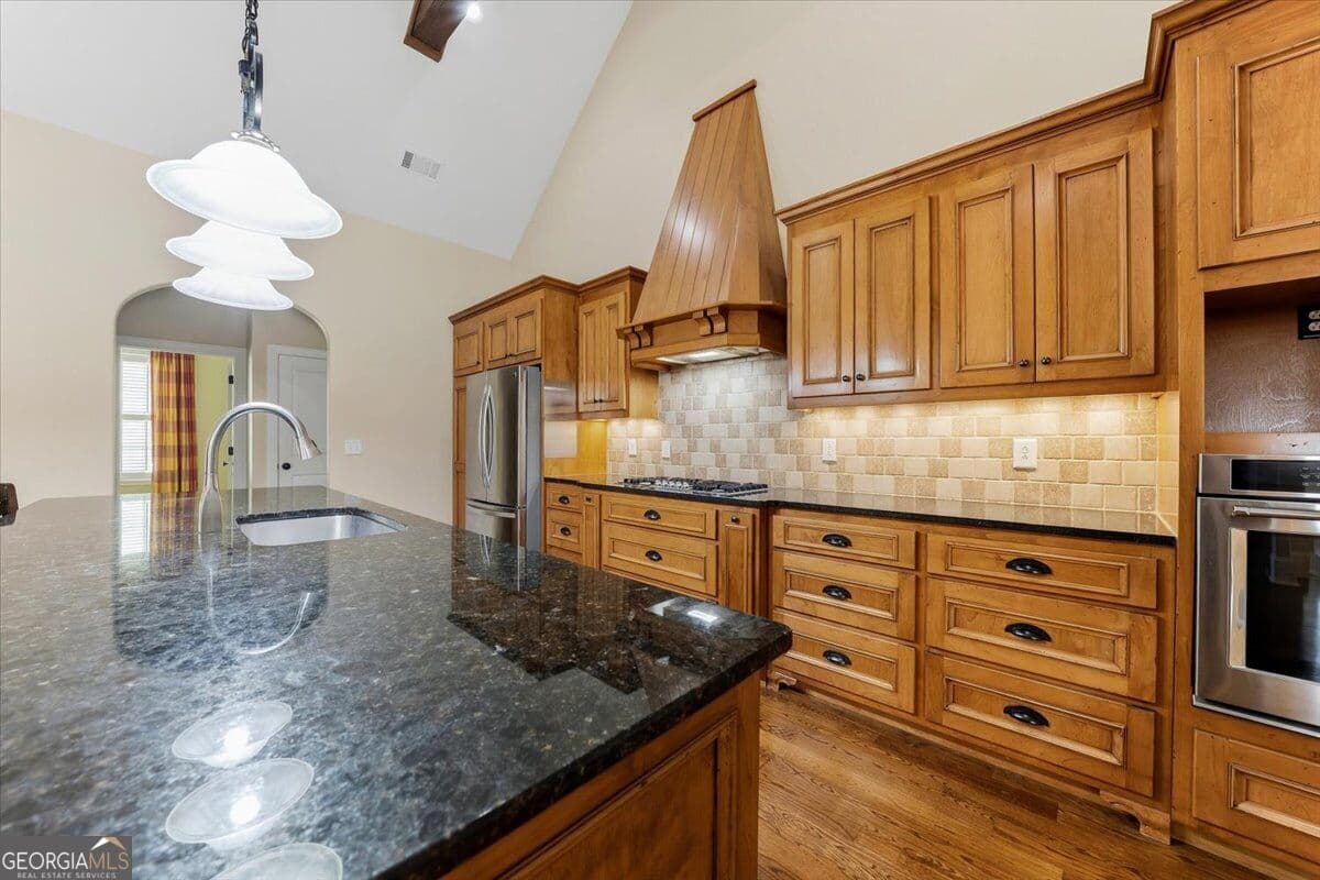 3 bedroom, 2 bathroom, 2,653 sq ft single family residence under contract at 427 Leamington Lane, Macon, GA 31220 — photo 10