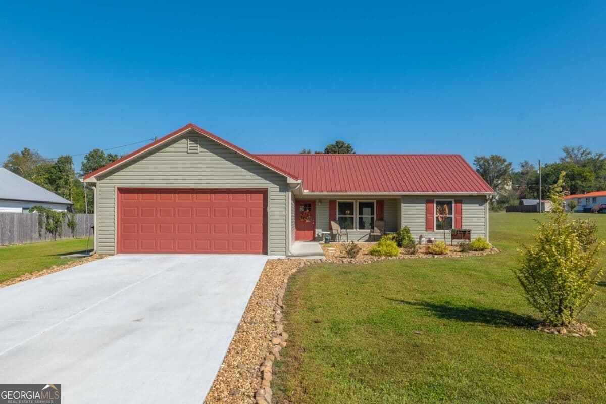 3 bedroom, 2 bathroom, 1,675 sq ft single family residence for sale at 124 Kelly Drive, White, GA 30184 — photo 2