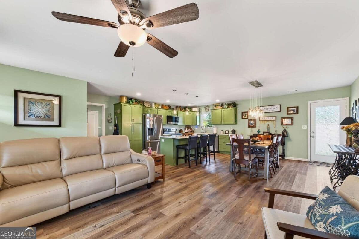 3 bedroom, 2 bathroom, 1,675 sq ft single family residence for sale at 124 Kelly Drive, White, GA 30184 — photo 8