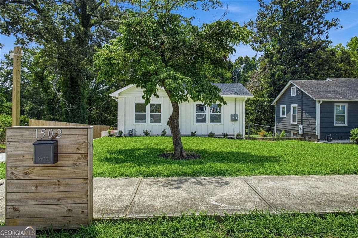 3 bedroom, 2.5 bathroom, 1,835 sq ft single family residence for sale at 1502 Venetian Drive, Atlanta, GA 30311 — photo 2