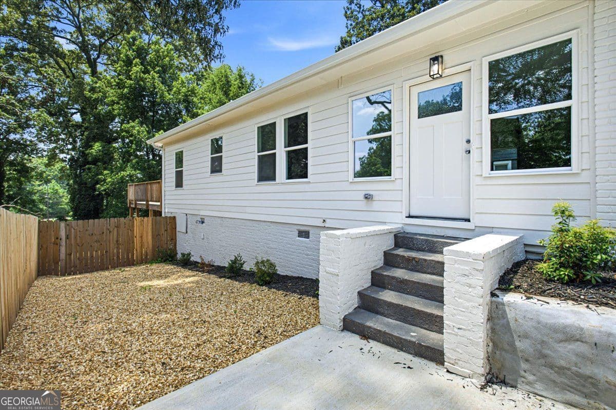 3 bedroom, 2.5 bathroom, 1,835 sq ft single family residence for sale at 1502 Venetian Drive, Atlanta, GA 30311 — photo 3