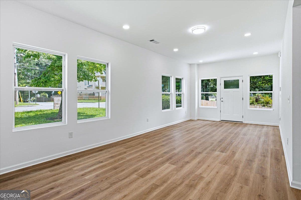 3 bedroom, 2.5 bathroom, 1,835 sq ft single family residence for sale at 1502 Venetian Drive, Atlanta, GA 30311 — photo 5