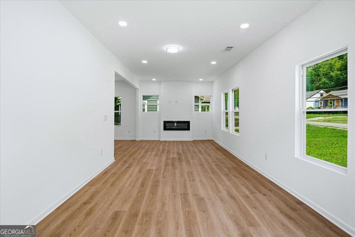 3 bedroom, 2.5 bathroom, 1,835 sq ft single family residence for sale at 1502 Venetian Drive, Atlanta, GA 30311 — photo 4