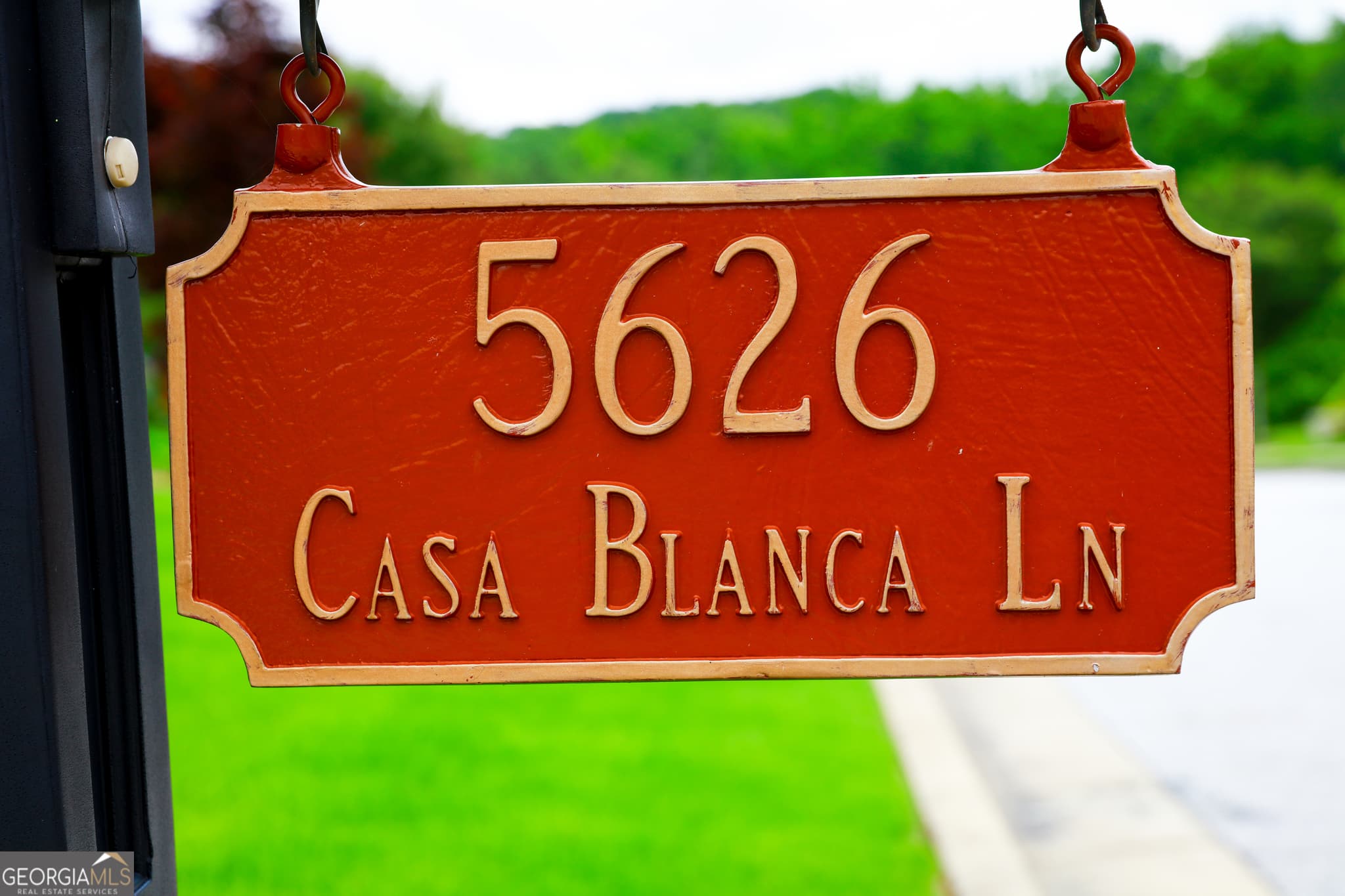 5 bedroom, 3.5 bathroom, 5,300 sq ft single family residence for sale at 5626 Casa Blanca Lane, Atlanta, GA 30331 — photo 2