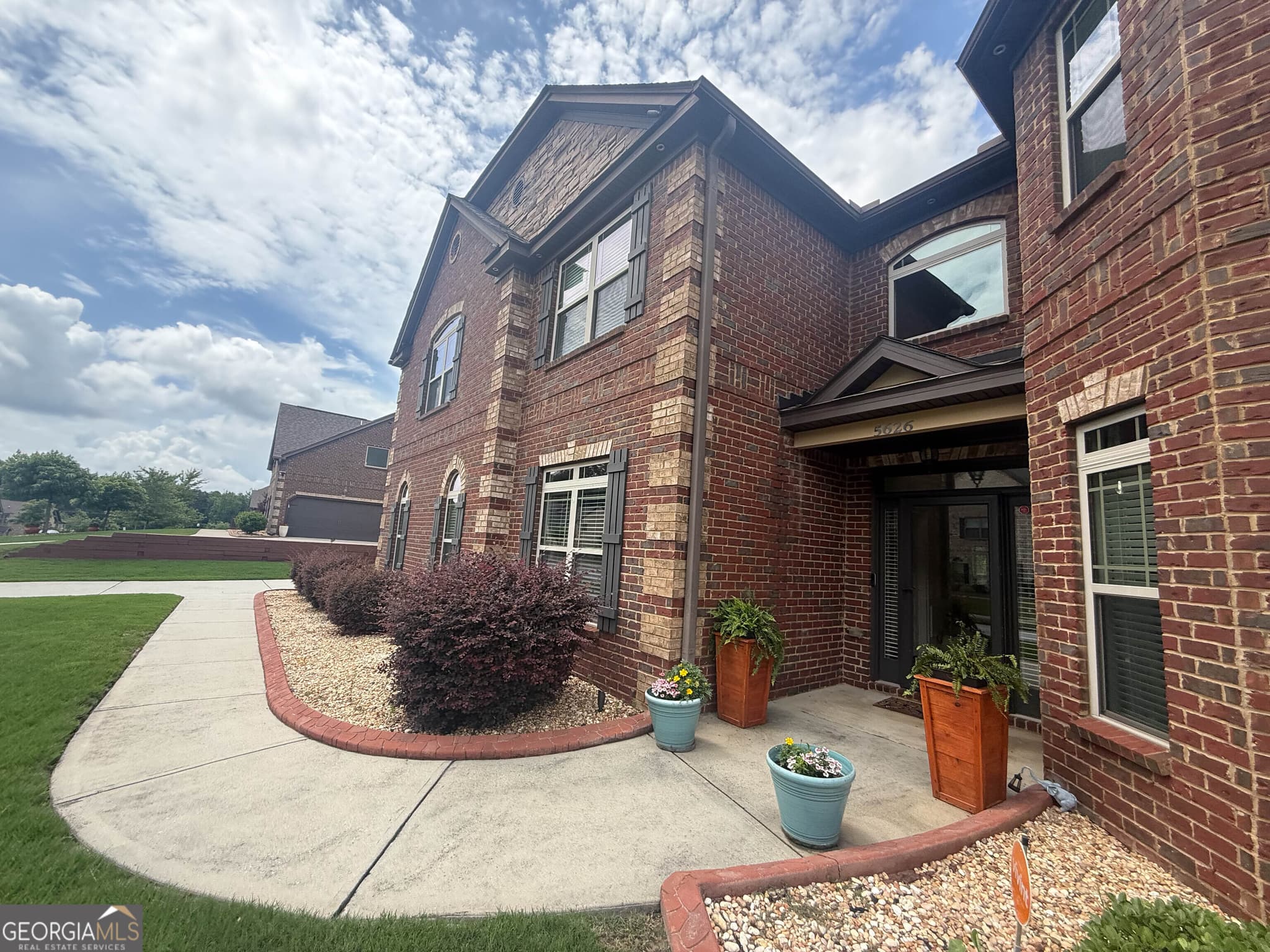 5 bedroom, 3.5 bathroom, 5,300 sq ft single family residence for sale at 5626 Casa Blanca Lane, Atlanta, GA 30331 — photo 3