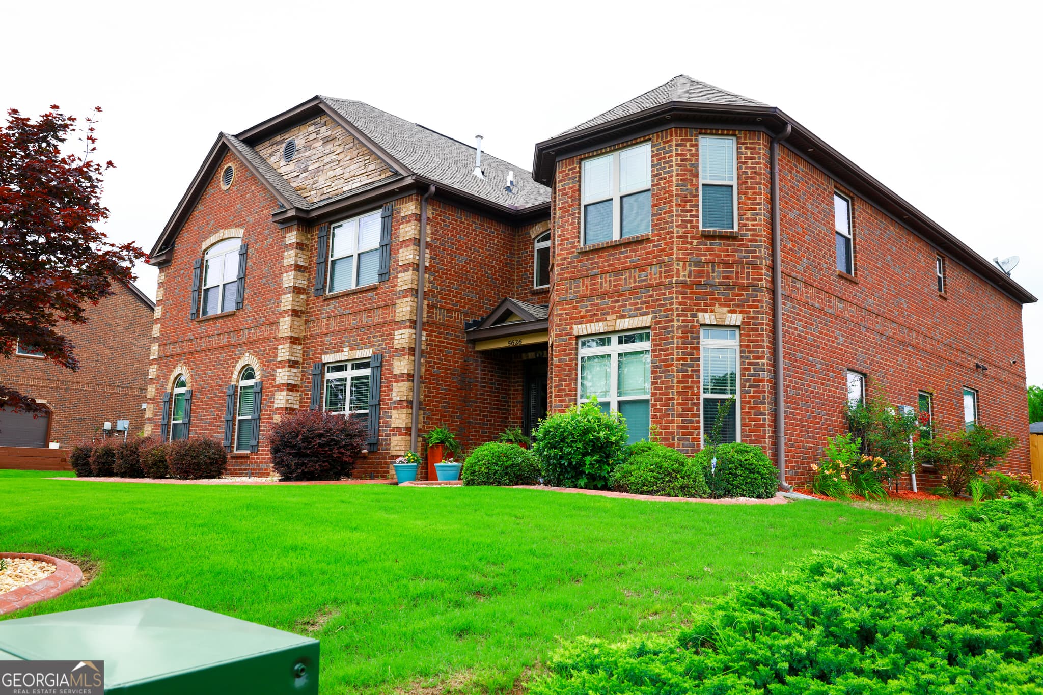 5 bedroom, 3.5 bathroom, 5,300 sq ft single family residence for sale at 5626 Casa Blanca Lane, Atlanta, GA 30331 — photo 5