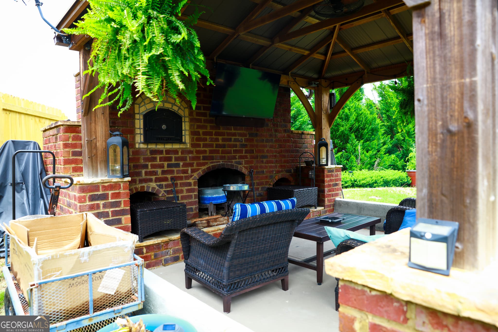 5 bedroom, 3.5 bathroom, 5,300 sq ft single family residence for sale at 5626 Casa Blanca Lane, Atlanta, GA 30331 — photo 9