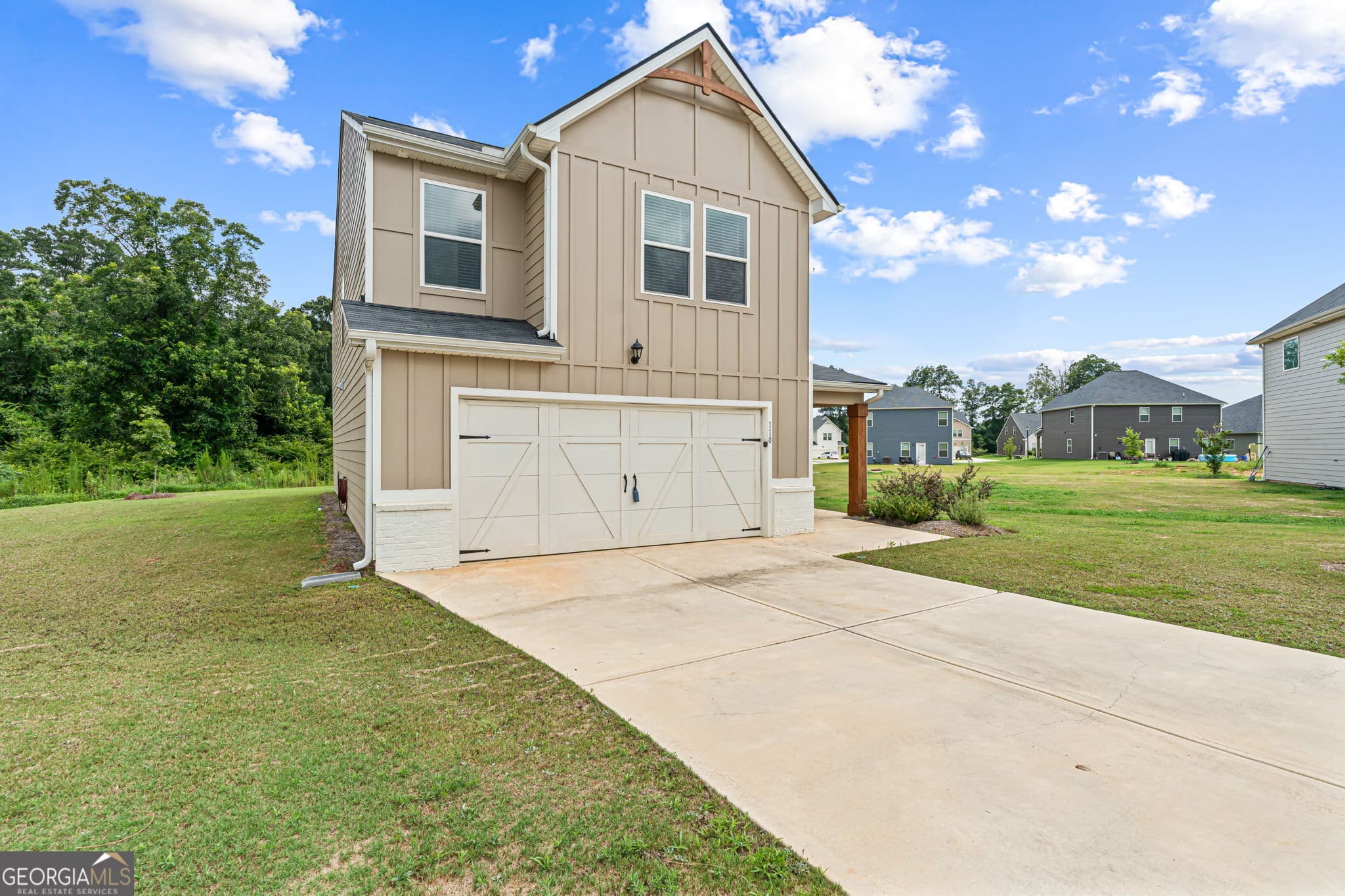 4 bedroom, 3 bathroom, 2,009 sq ft single family residence for sale at 110 Red Barn Court, Perry, GA 31069 — photo 2