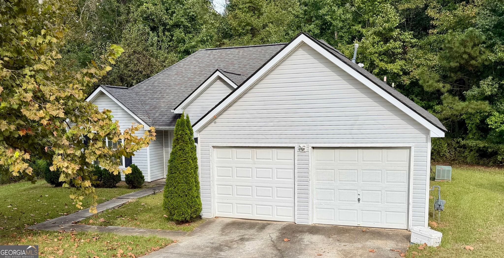 3 bedroom, 3.5 bathroom, 1,472 sq ft single family residence for rent at 206 Goldleaf Drive, Hampton, GA 30228 for $1,650 a month