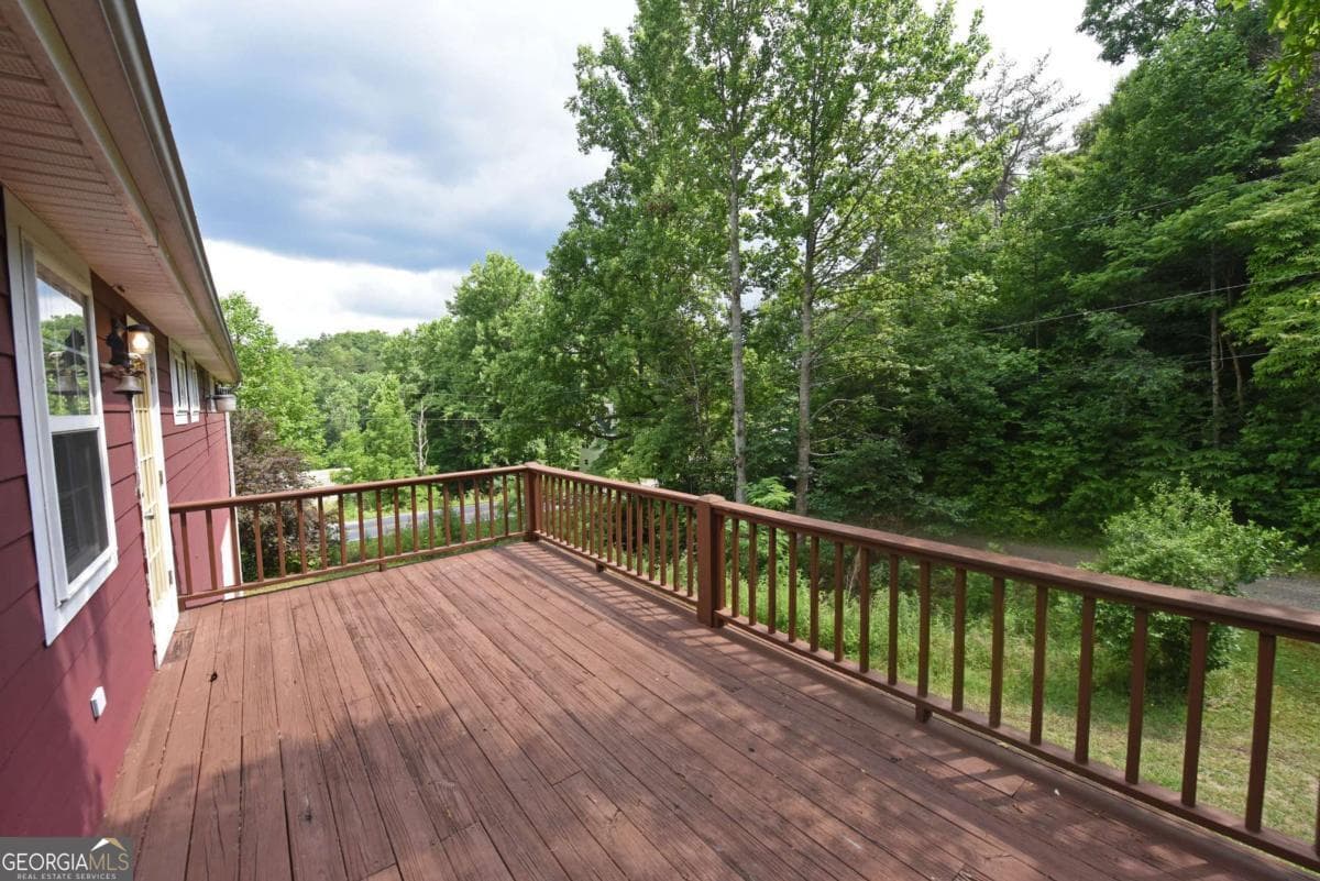 2 bedroom, 3.5 bathroom, 3,000 sq ft single family residence under contract at 34 Summerhill Lane, Blairsville, GA 30512 — photo 3