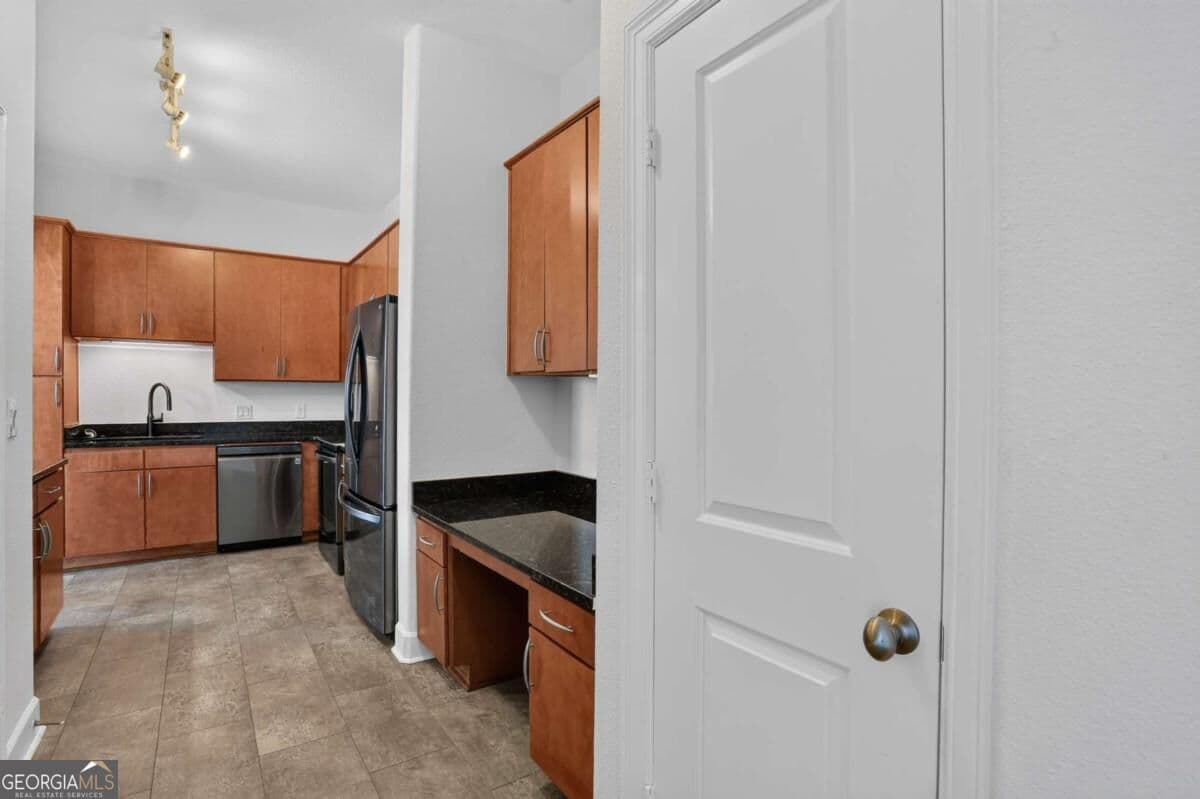 2 bedroom, 2 bathroom, 1,363 sq ft condominium for sale at 3445 Stratford Road 2307, Atlanta, GA 30326 — photo 4