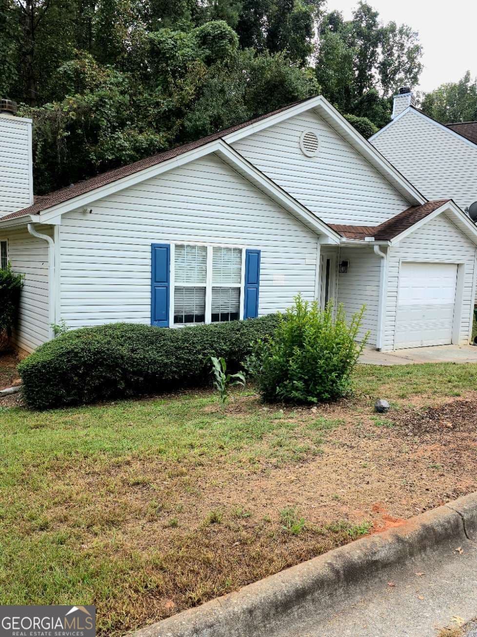 3 bedroom, 2 bathroom, 1,552 sq ft single family residence for sale at 4231 Chestnut Lake Avenue, Lithonia, GA 30038 — photo 2