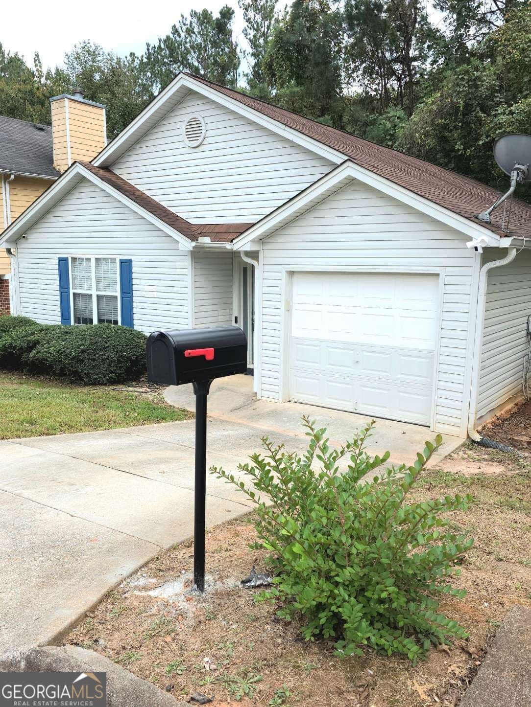 3 bedroom, 2 bathroom, 1,552 sq ft single family residence for sale at 4231 Chestnut Lake Avenue, Lithonia, GA 30038 — photo 1 of 34