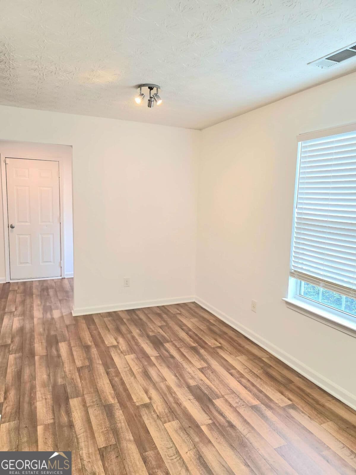 3 bedroom, 2 bathroom, 1,552 sq ft single family residence for sale at 4231 Chestnut Lake Avenue, Lithonia, GA 30038 — photo 10