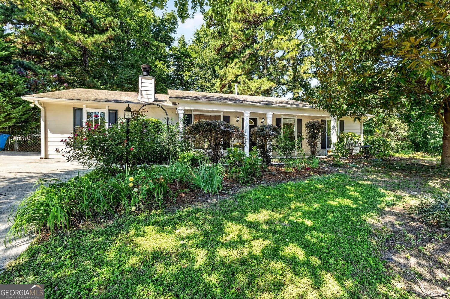4 bedroom, 2 bathroom, 1,680 sq ft single family residence for sale at 850 The Circle, Lawrenceville, GA 30043
