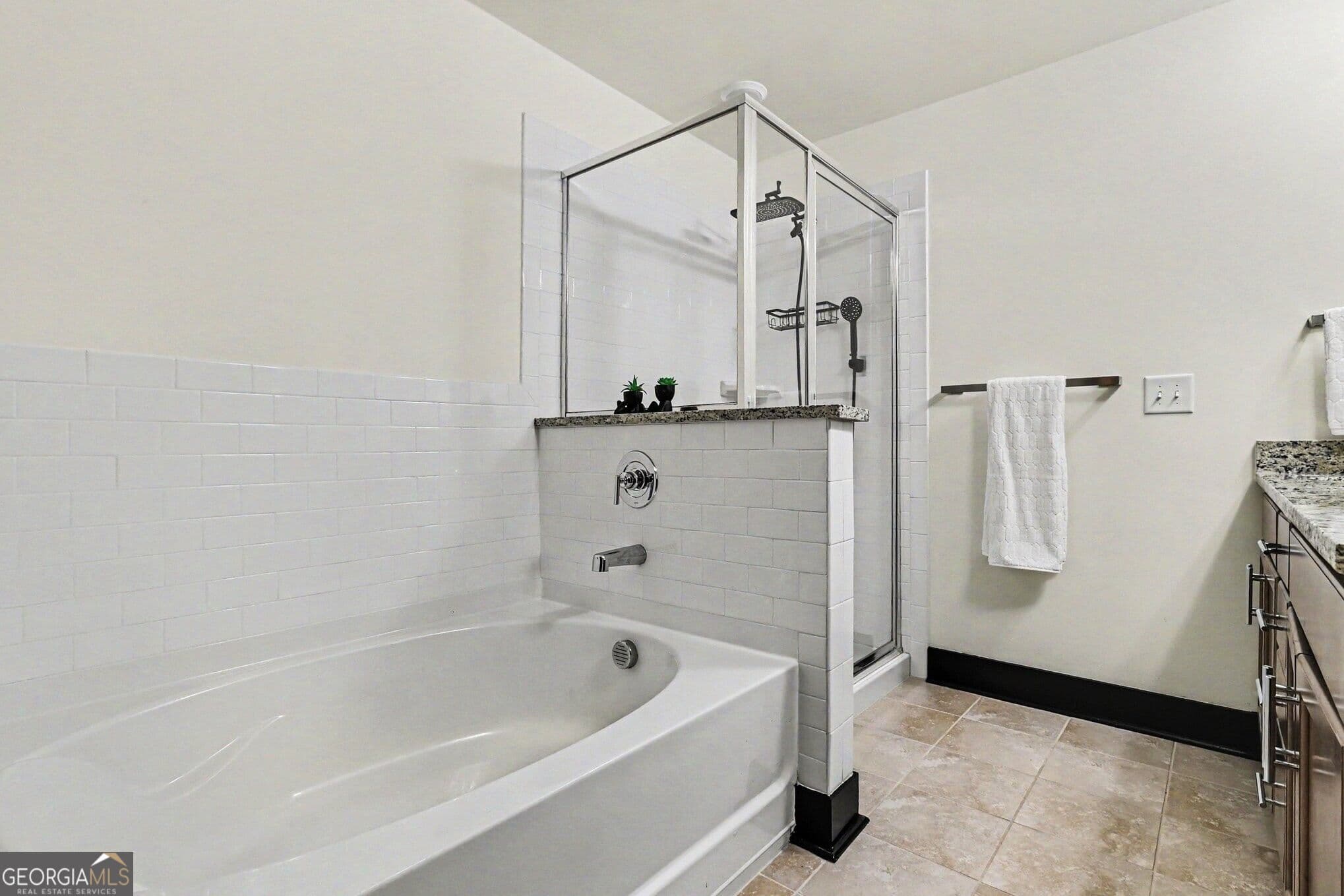 3 bedroom, 2.5 bathroom, 1,911 sq ft townhouse for sale at 5357 Radford Loop, Fairburn, GA 30213 — photo 6