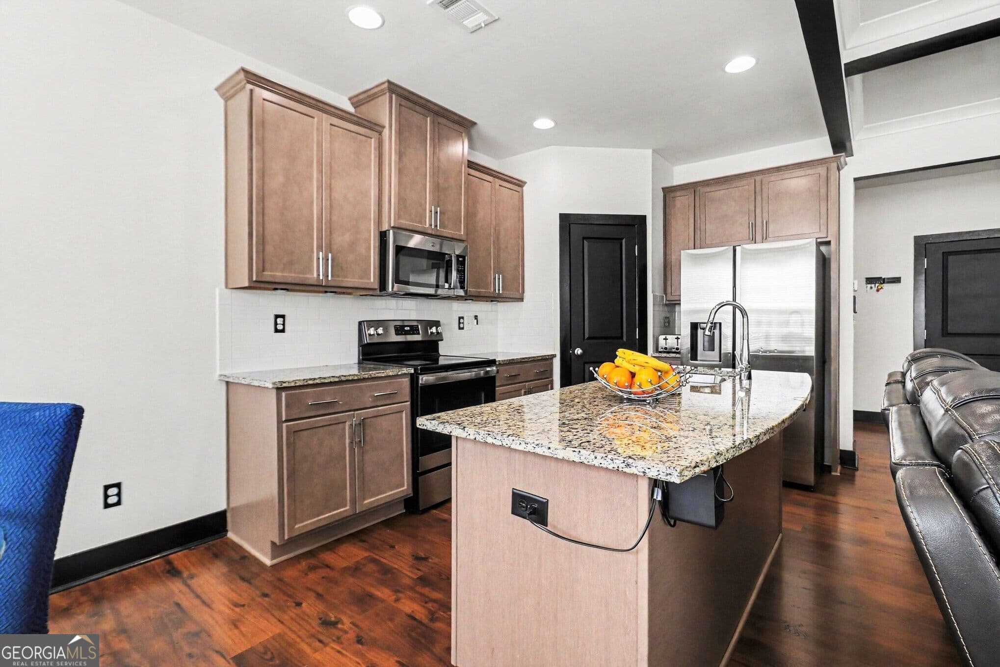 3 bedroom, 2.5 bathroom, 1,911 sq ft townhouse for sale at 5357 Radford Loop, Fairburn, GA 30213 — photo 4