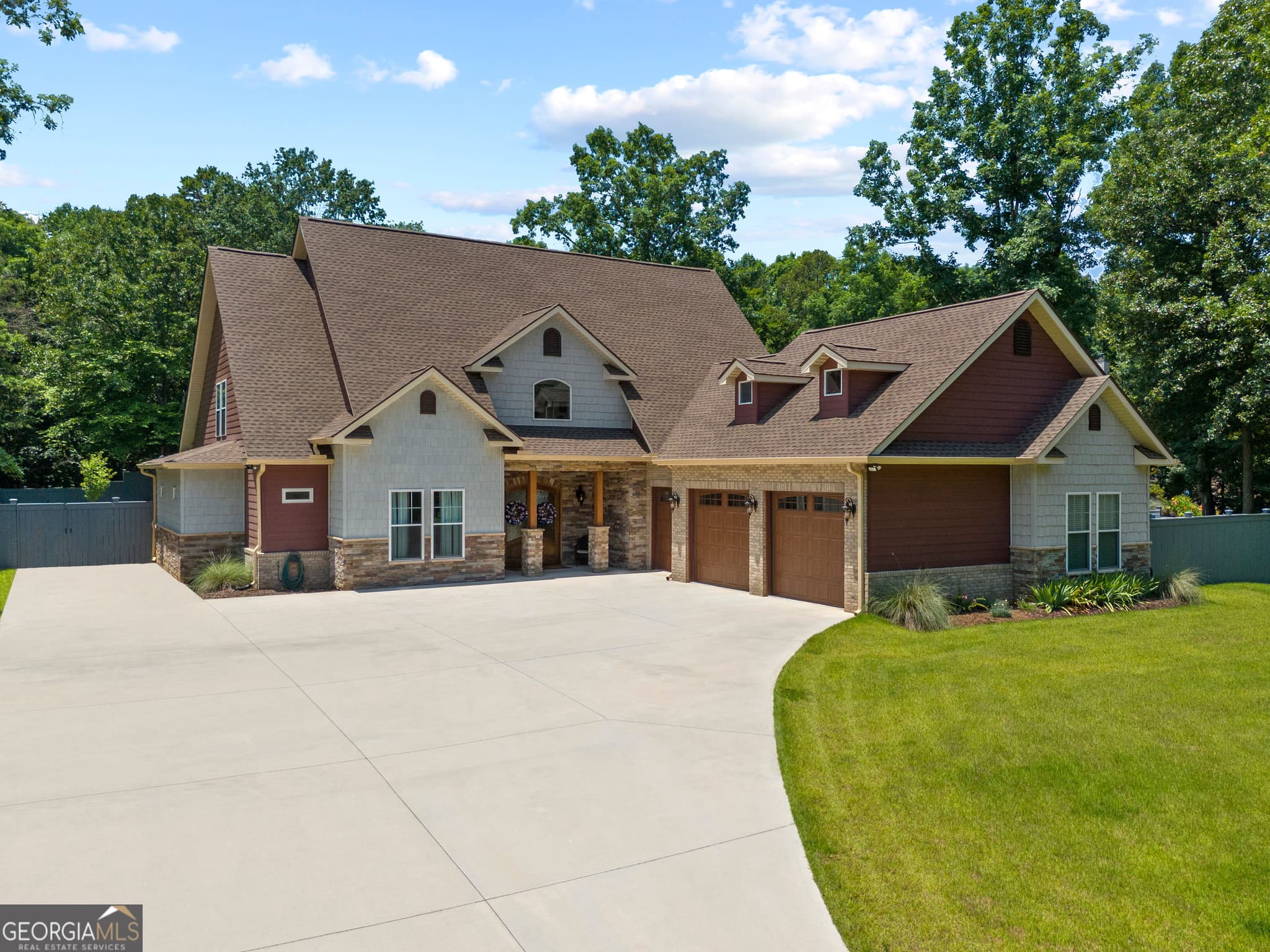4 bedroom, 4.5 bathroom, 4,018 sq ft single family residence for sale at 218 Riverlake Road, Fair Play, SC 29643
