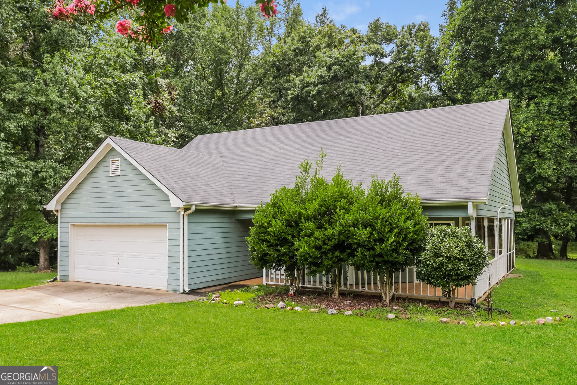 3 bedroom, 2 bathroom, 1,727 sq ft single family residence for sale at 340 Freeman Drive, Covington, GA 30016 — photo 2